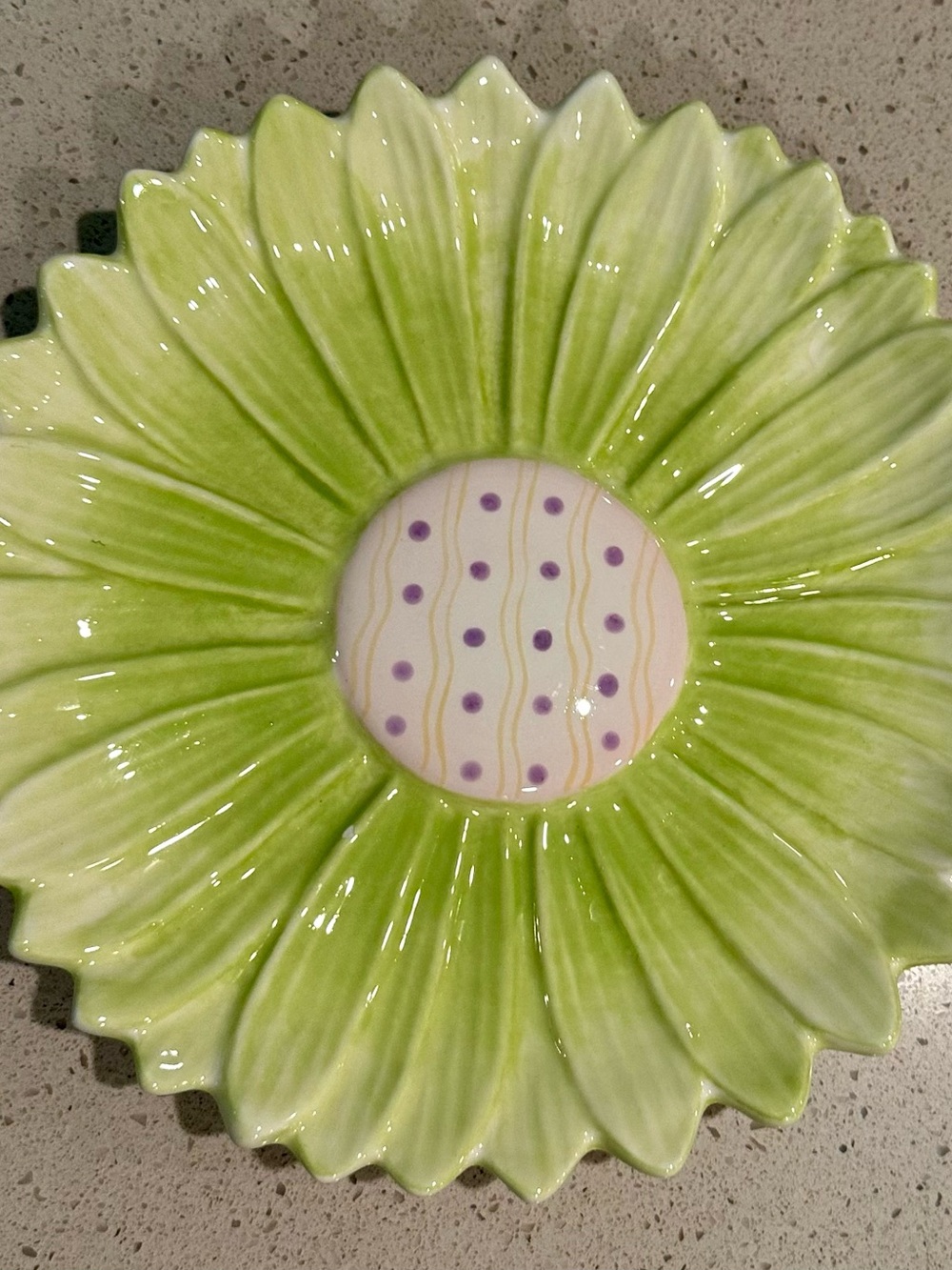 Home Interiors Lime Green Ceramic Daisy Wall Plate with Purple Dot Center